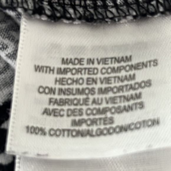 Liz Claiborne tshirt - Picture 4 of 6